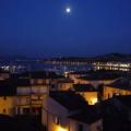 St Maxime, la nuit ,vue sur St Tropez illuminée